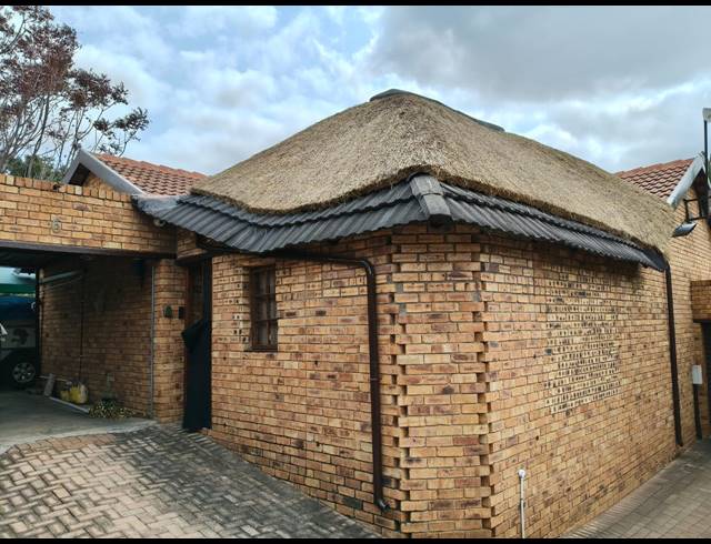 3 BEDROOM TOWNHOUSE FOR SALE IN SAFARI GARDENS